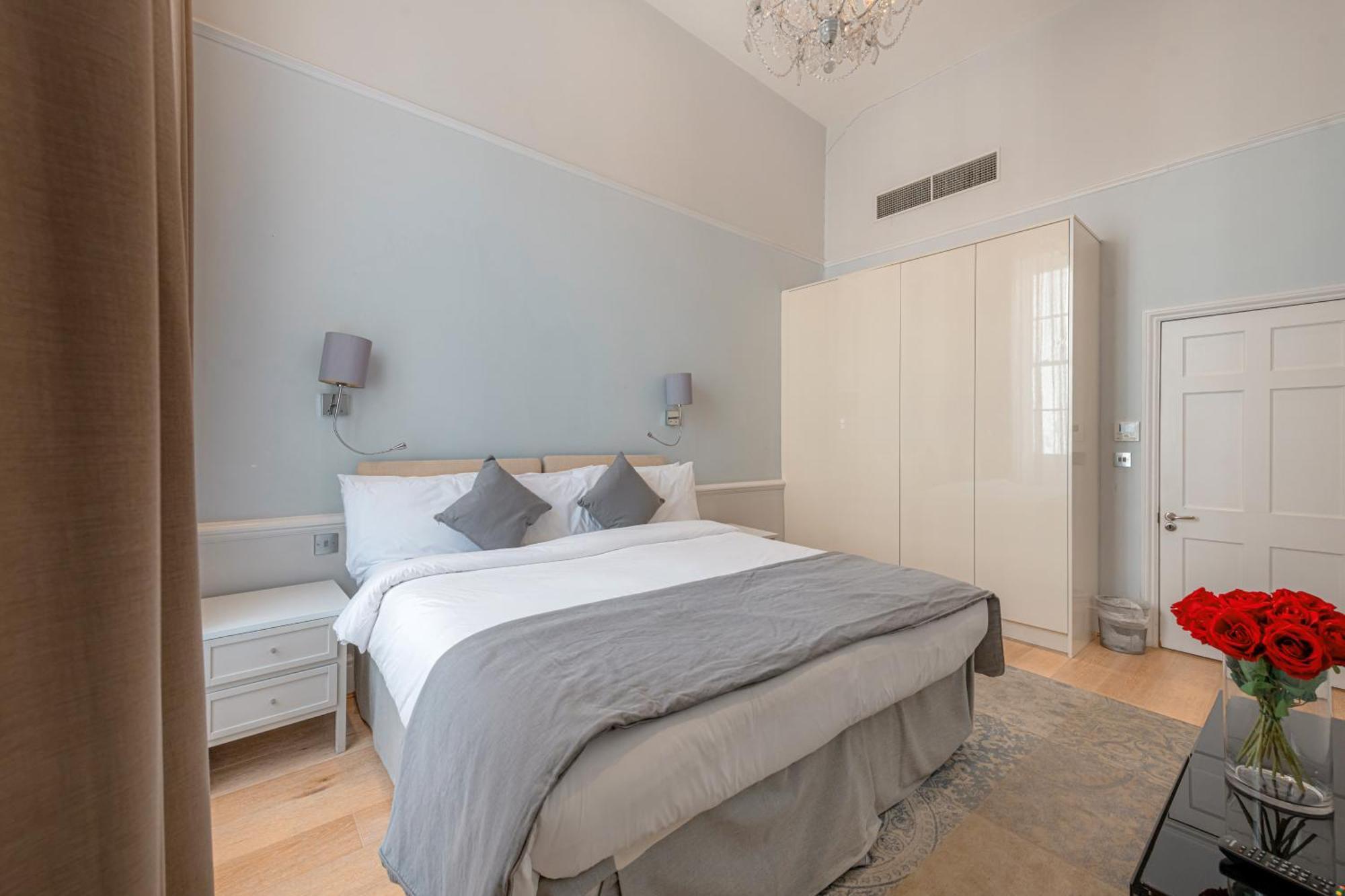 17 Hertford Street London Room photo